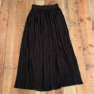 NUR collection womens black according folded midi skirt